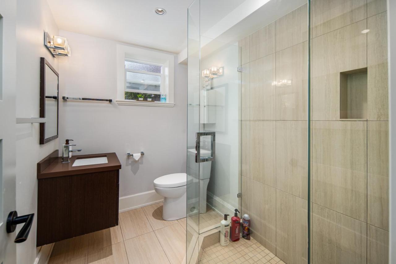 Gorgeous 4 Bedroom Garden Level Suite At Vancouver West & Ubc Eksteriør bilde